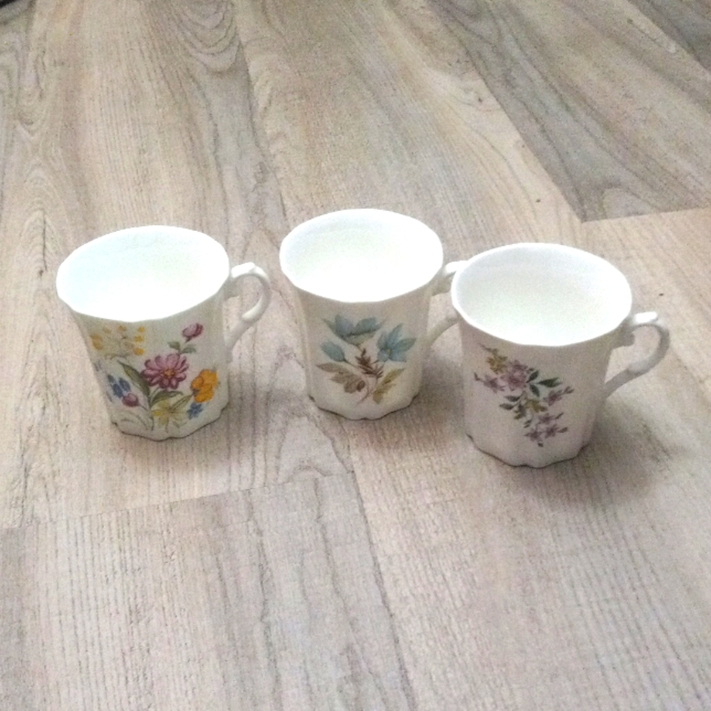 3 ROYAL GRAFTON 1950S MUGS
